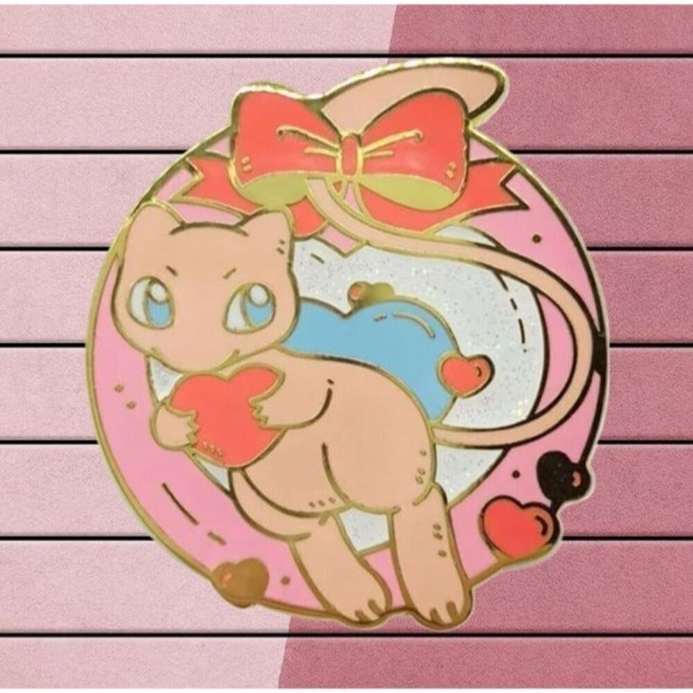 Legendary Mew Gold Enamel Pin - Rare Pokémon Collectible - Picture 2 of 6